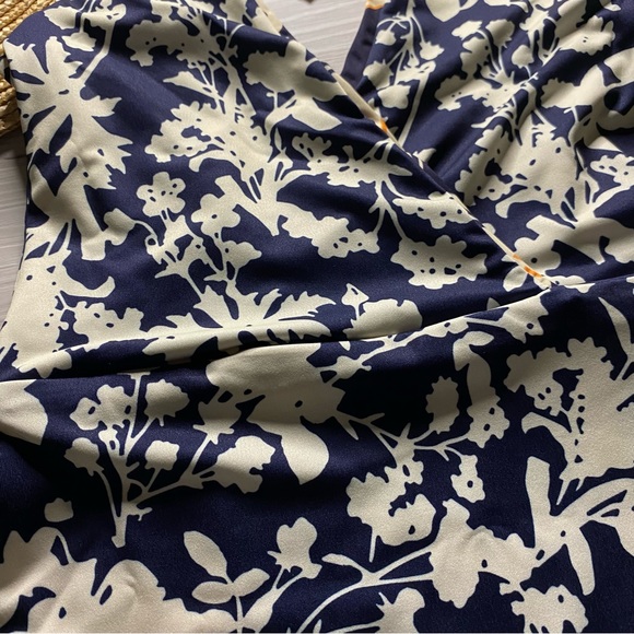 Maaji 🌼 Reversible Floral V-Neck Skimpy Plunge One Piece - Picture 11 of 15